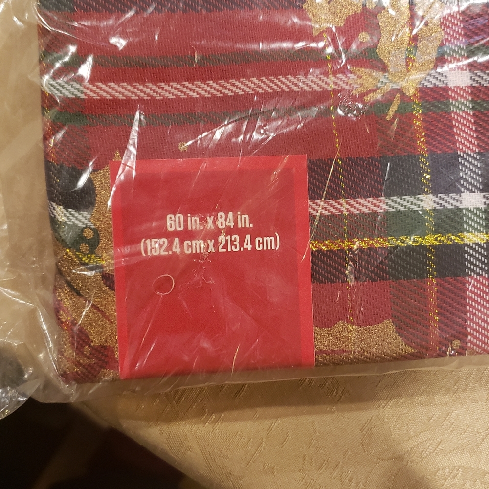 Food Network Leafy Tartan Tablecloth 60'' x 84 in. (Kohls) NWT - Picture 3 of 10